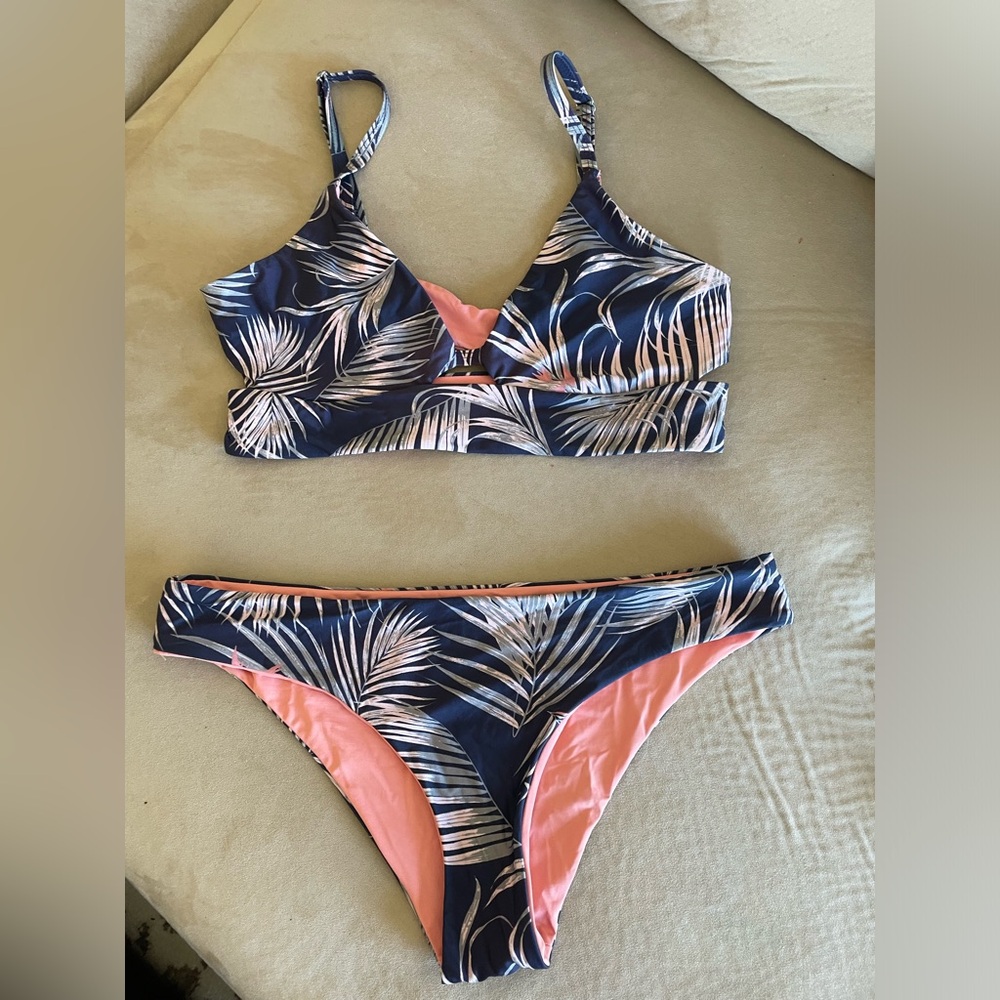 TAVIK swimwear. Size medium